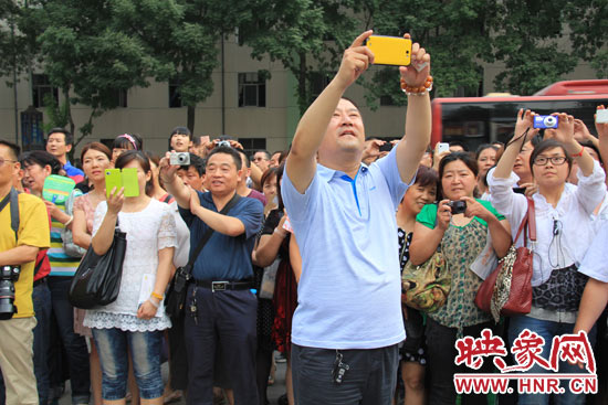 南洋防爆電機(jī)恭喜廣大的考生終于解放了